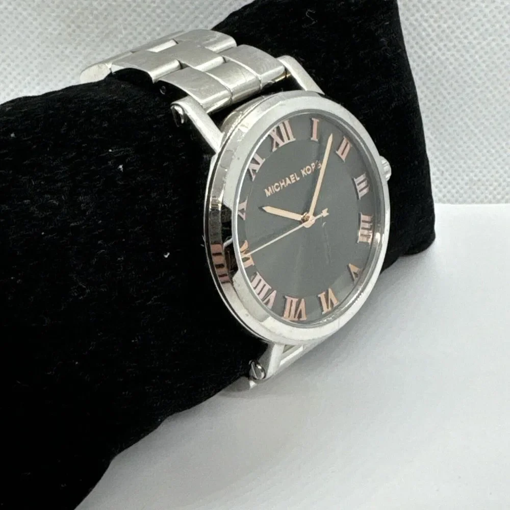 Michael Kors MK3559 Women Silver Stainless Steel Analog Dial Quartz Watch JNA298
